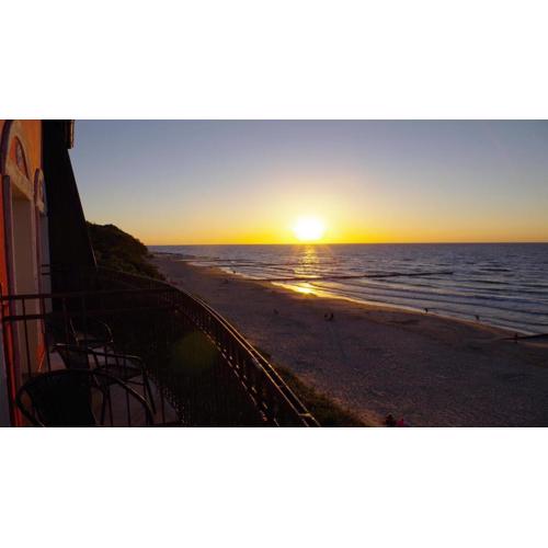 BAłTYK NAD MORZEM-PRZY PLAŻY