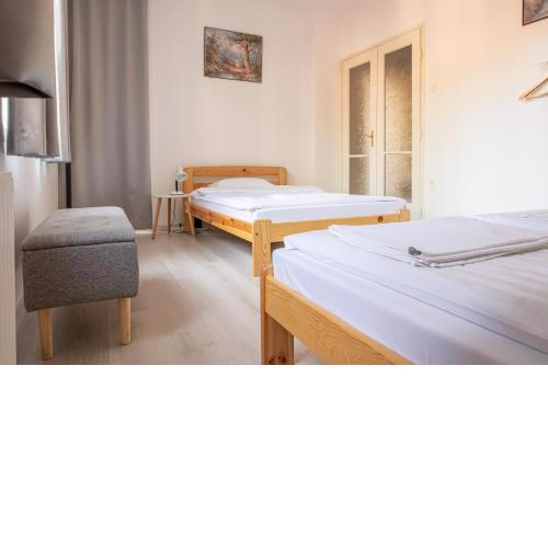 Barát Vendégház - Cosy Guesthouse - Teljes ház privát udvarral - 4 szoba, 2 fürdő