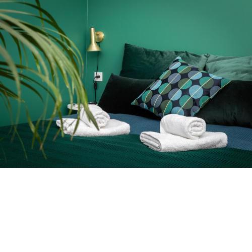 Barbacan Suites - Old Town Apartments - by Upstairs