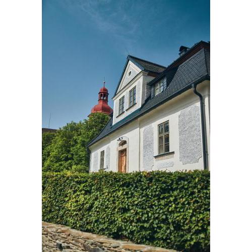 Barokní kaplanka 1796 A. D. - luxusní apartmány v Českém ráji