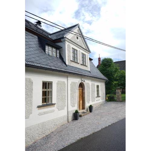 Baroque chaplain house Kaplanka 1796 A. D. - historical luxury apts in Bohemian Paradise