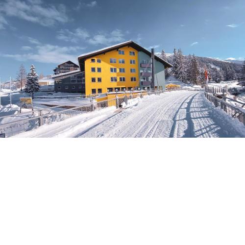 Basekamp Mountain Budget Hotel