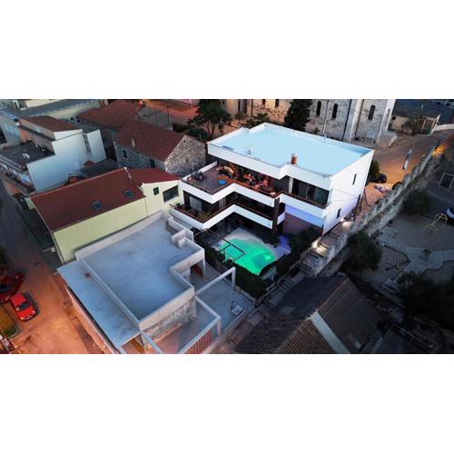 Basic Mansion 2 Mandalina with swimming pool