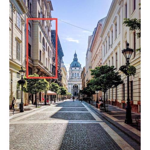 Basilica view prime apartment with free parking