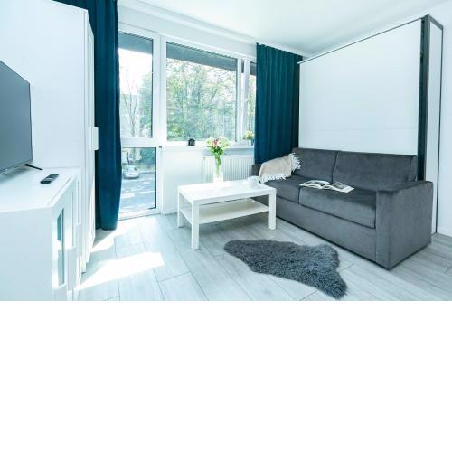 Batorego 18 - Yellow - Stacja metra 300m - underground station 300m - Better Rental