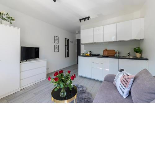 Batorego 220 - 450m stacja metra Pola Mokotowskie, 800m Biblioteka Narodowa - 20m piękny park Pola Mokotowskie - 800m do SGH - Wifi - Smart TV - Good Apartments