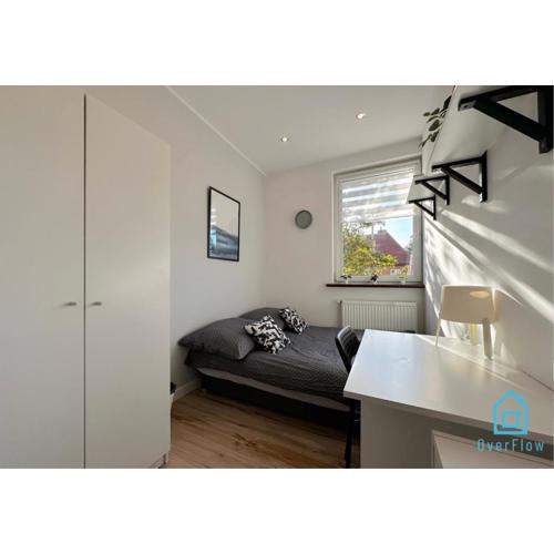 Batory Room - Peaceful Retreat, 10 Minutes to Gdańsk Old Town & Seaside