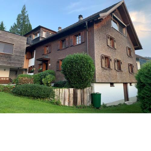 Bauernhaus am Pfänderhang mit Seeblick