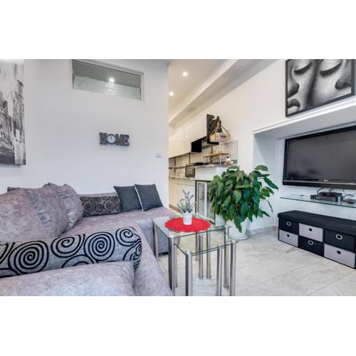 B&B Apartments Coli apartments Ema & Antigona self check on the ground floor