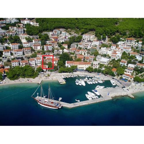 Beach apartment in the center of Brela