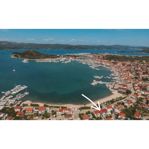 Beach apartment KATE with sea view, balcony and parking, MURTER, DALMATIA