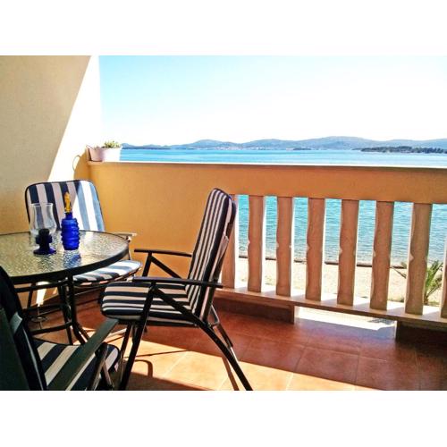 BEACH APARTMENT TURANJ - with PRIVATE PARKING