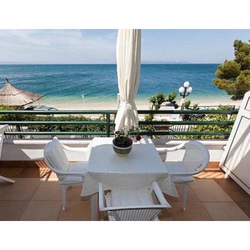 BEACH APARTMENT