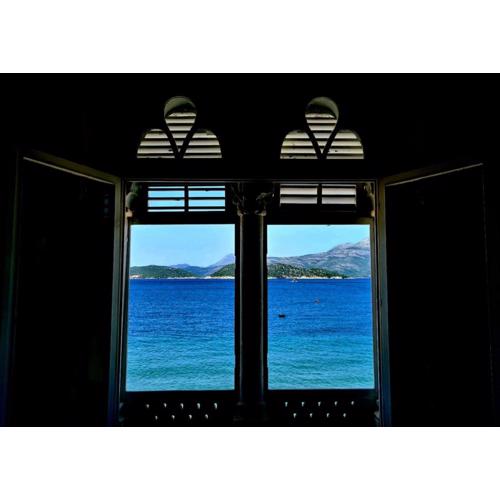 Beach front AmF Holiday Home