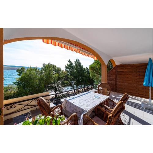 Beach Front Apartment In Rovanjska