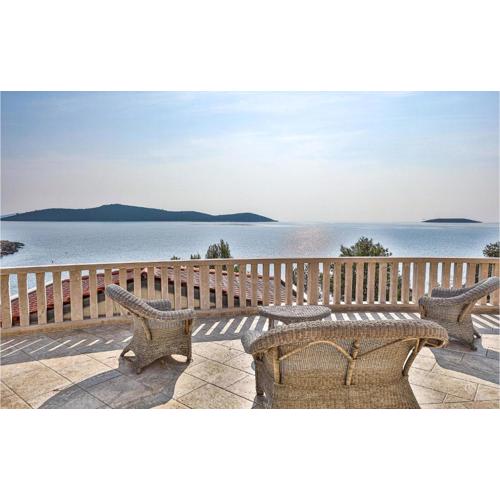 Beach Front Home In Sevid With Wifi