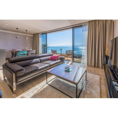BEACH FRONT VILLA FRAN - DELUXE PENTHOUSE SUITE with private pool