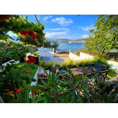 Beach Holiday home with private jacuzzi & parking