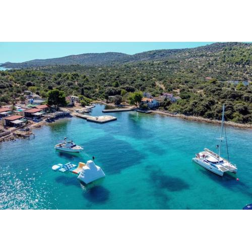 Beach house Lady - resort & tavern BAIN, free transport, pool, Island of Žut - Kornati
