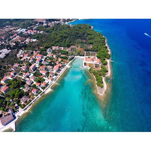 Beach House Mostir