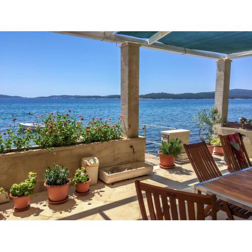 Beachfront 4-bedroom villa Sea Wave in Orebic, Croatia