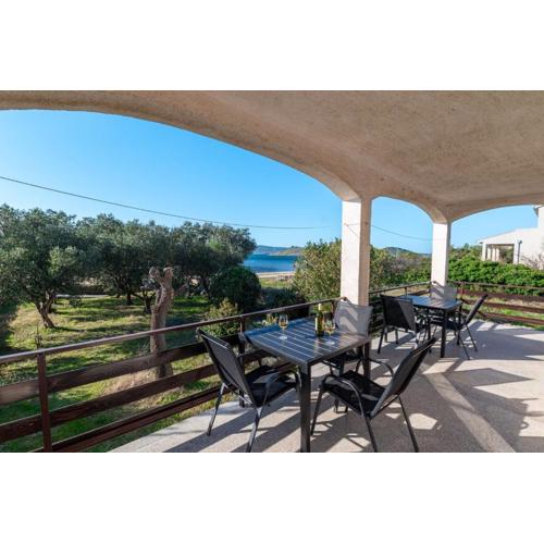 Beachfront apartment Lostura