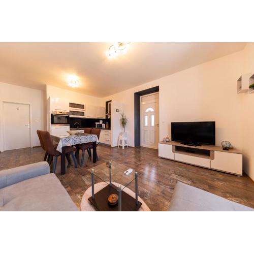 Beachfront Apartment Roko