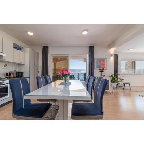 Beachfront Apartment with parking