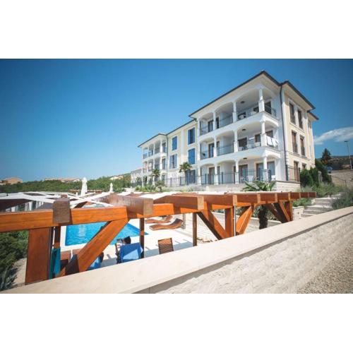Beachfront apartment with pool, panoramic sea view - by Traveler tourist agency Krk - ID 2390