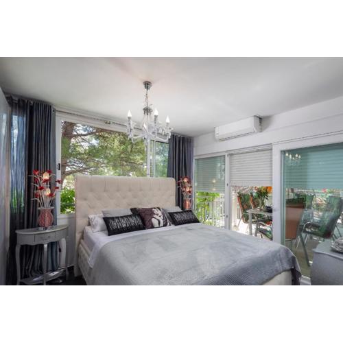 Beachfront apartment with wonderful large terrace