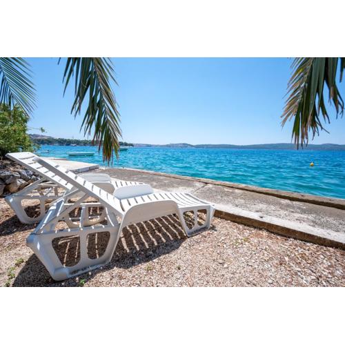 Beachfront apartments Antonio Miro