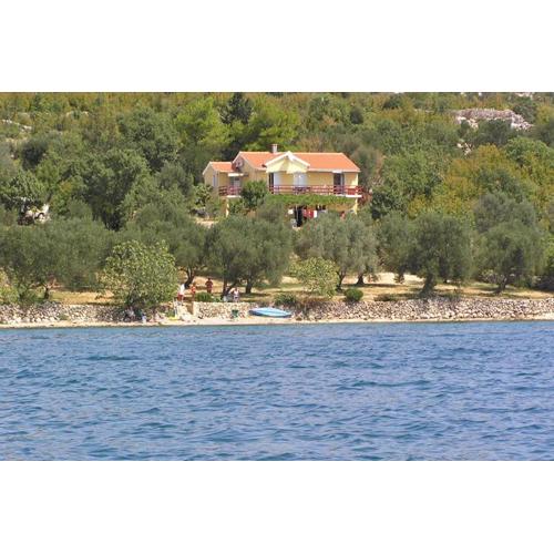 Beachfront House Nella with full privacy