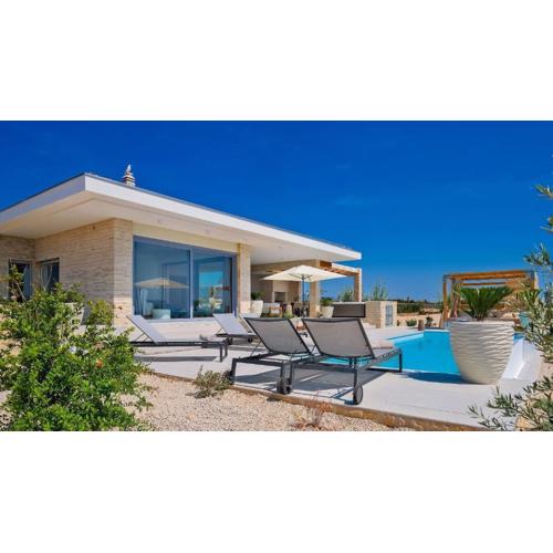 Beachfront Plant Villas with the pool