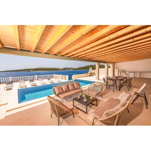 Beachfront Villa, 28 sqm Heated Infinity Pool, Open Sea Sunset Views - Villa Sunset