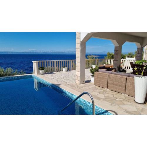 Beachfront Villa Dream with pool