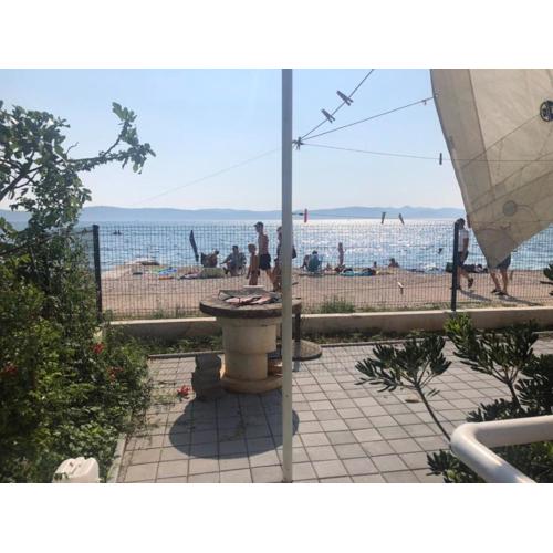Beachfront Villa Ksenija - 4 bedrooms & parking