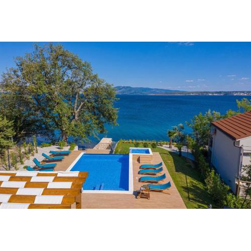 Beachfront villa Promenada