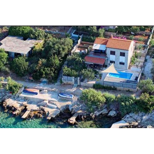 Beachfront Villa with pool - MyWay