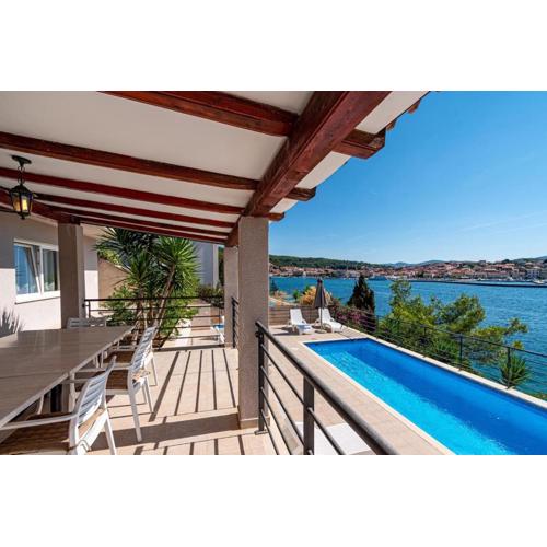 Beachfront villa with private pool in Vela Luka