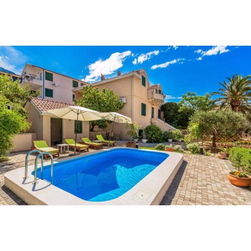 Beatiful Villa Antonela with pool in Makarska