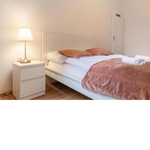Beautiful 1BR & 1LR Apartment - Perfect for Longstays