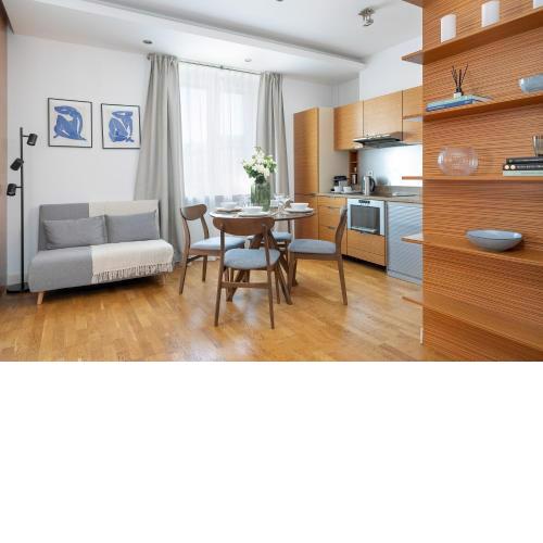 Beautiful Apartment Aleje Marcinkowskiego with Balcony by Noclegi Renters