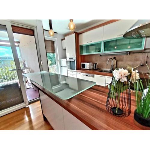 Beautiful Apartment, Close to Beach