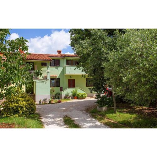 Beautiful Apartment In Cabrunici