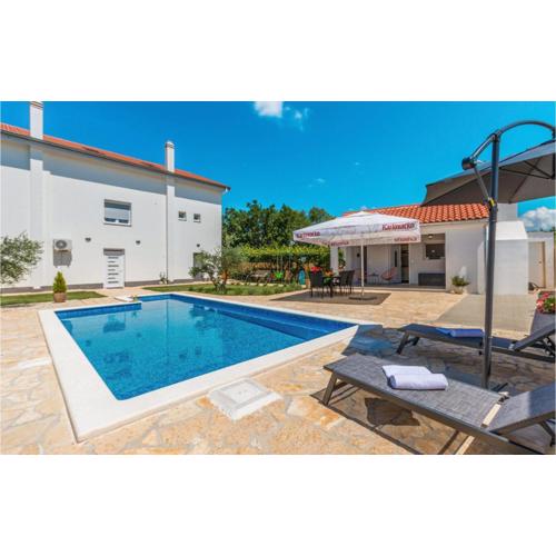 Beautiful Apartment In Donje Rastane