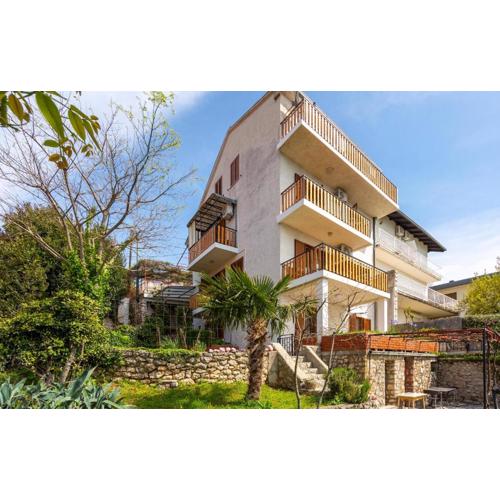 Beautiful Apartment In Dramalj