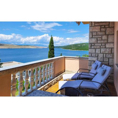 Beautiful Apartment In Jadranovo