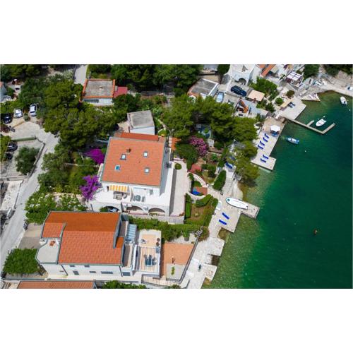 Beautiful Apartment In Klek With Wifi