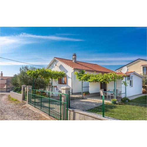 Beautiful Apartment In Linardici