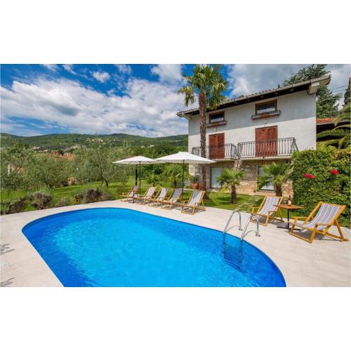 Beautiful Apartment In Lovran With Wifi